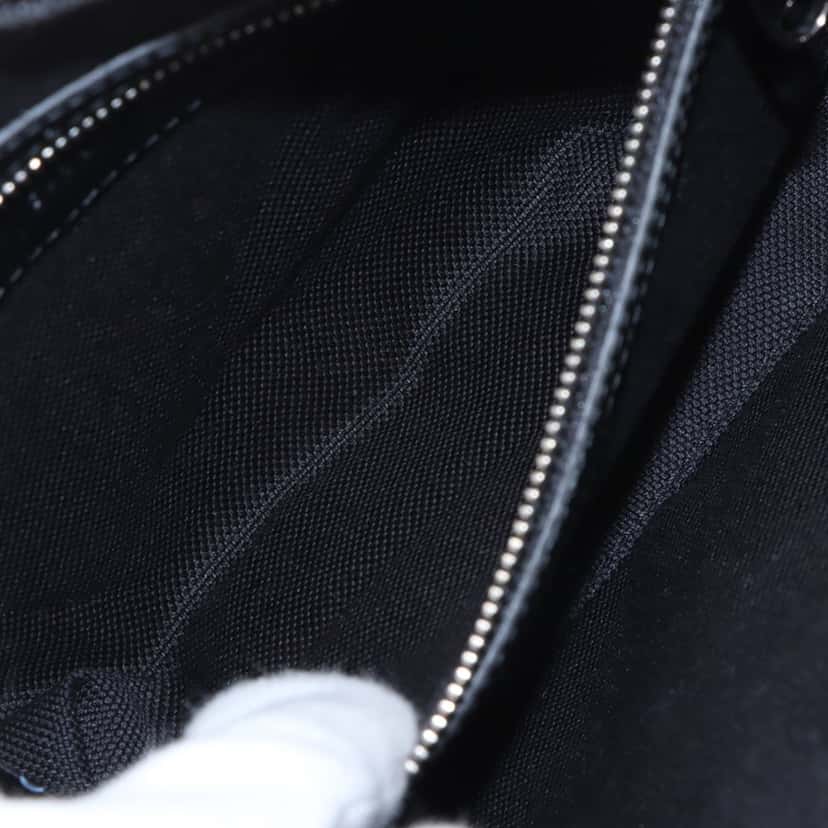 Gucci GG Supreme Trimmed Calfskin Crossbody Black Leather Very good condition - Model View