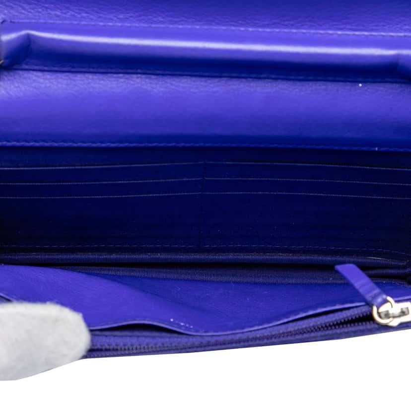 Chanel CC Quilted Calfskin Fancy Wallet On Chain Blue Leather Very good condition - Model View