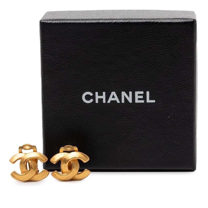 Chanel CC Gold Plated Clip On Earrings Gold Metal Very good condition - Model View