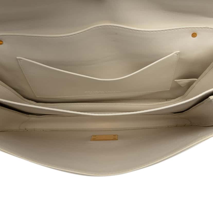 Bottega Veneta Medium Leather Mount Envelope Chain Bag White Leather Very good condition - Model View