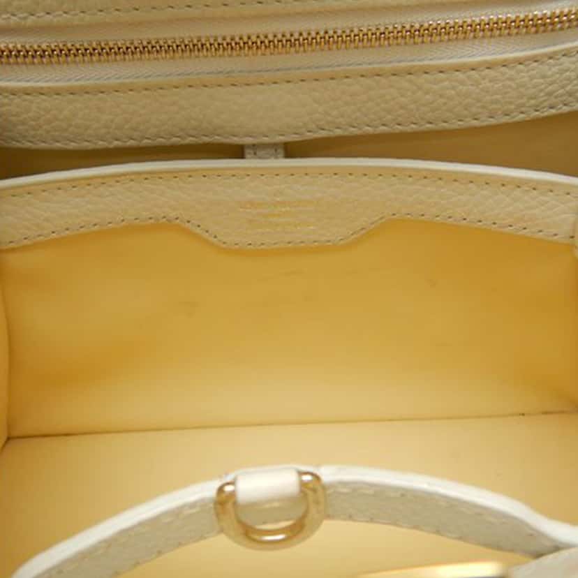 Louis Vuitton Taurillon Capucines BB White Leather Very good condition - Box View