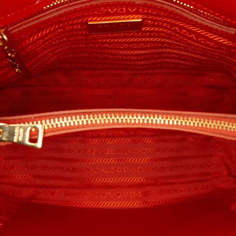 Prada Small Saffiano Vernice Promenade Satchel Orange Leather Very good condition - Model View