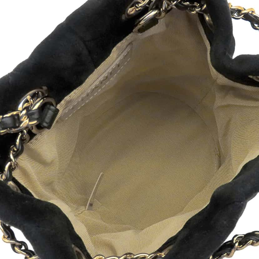 Chanel Quilted Velvet Crystal Pearl Crush Bucket Bag Black Very good condition - Model View