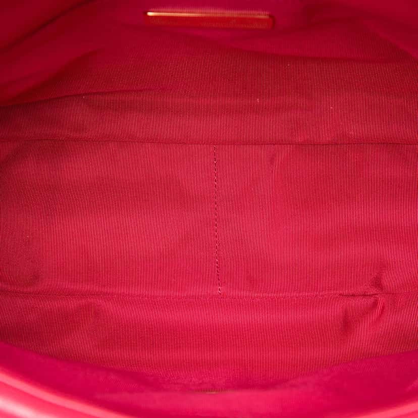 Chanel Large Lambskin 19 Flap Pink Leather Very good condition - Model View