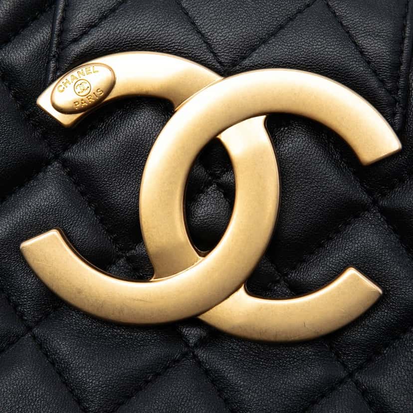 Chanel Small Quilted Lambskin Giant CC Chain Compartment Messenger Bag Black Leather Very good condition - Box View