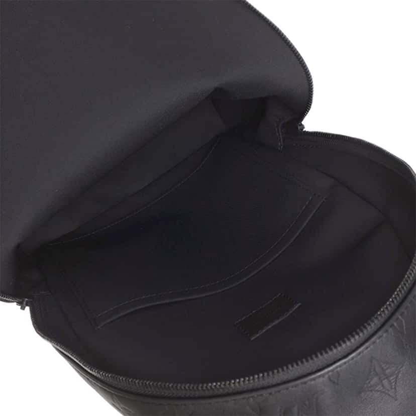 Louis Vuitton Monogram Shadow Racer Sling Bag Black Leather Very good condition - Model View