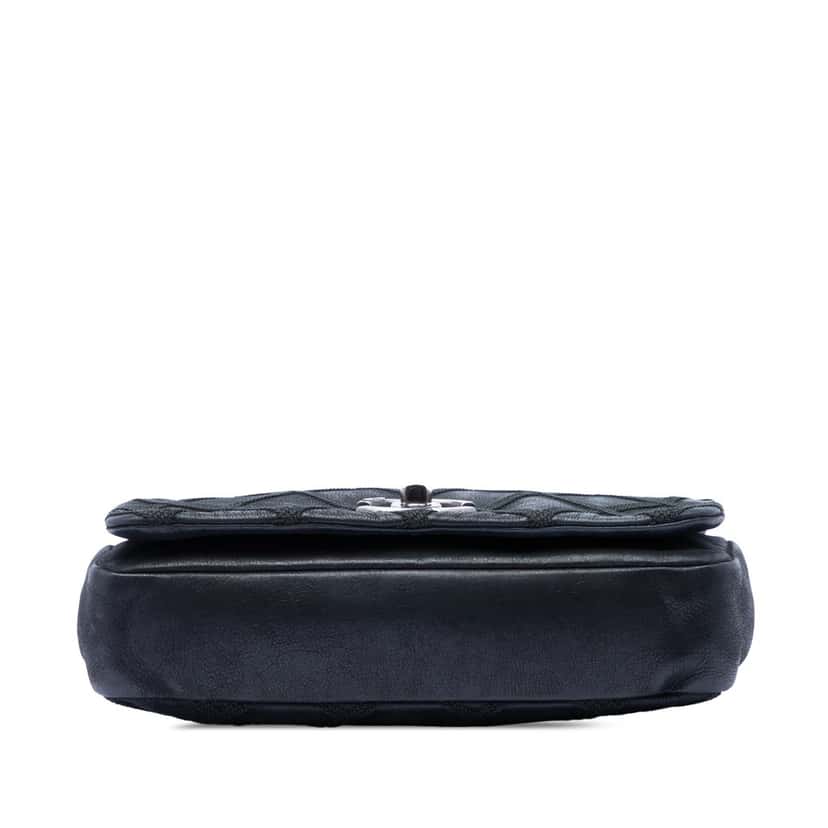 Chanel Small Iridescent Calfskin Diamond Stitch Chain Flap Black Leather Very good condition - Inside View