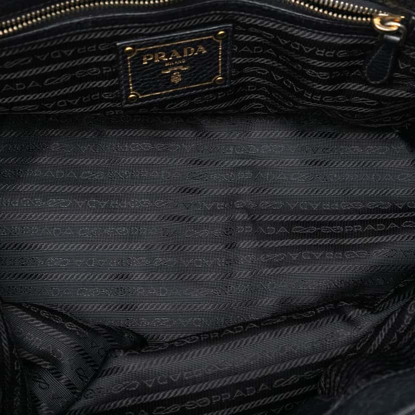 Prada Vitello Daino Open Convertible Tote Black Leather Very good condition - Model View