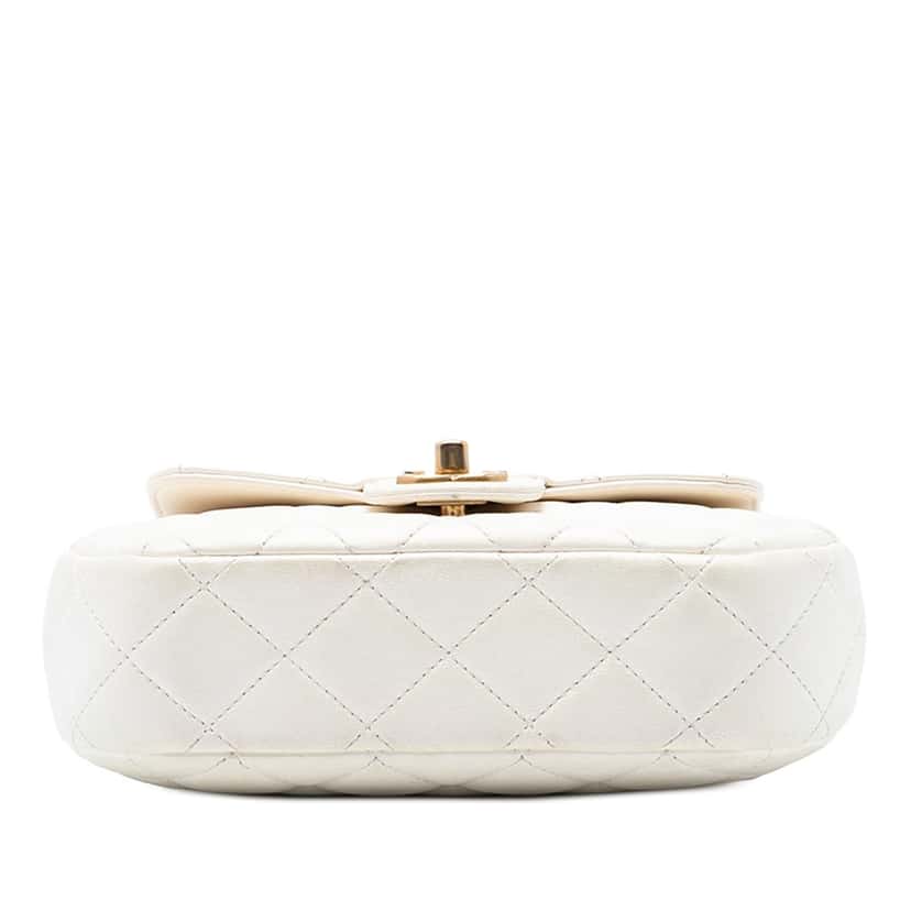 Chanel CC Quilted Lambskin Top Handle Bag White Leather Never worn, with tag - Inside View
