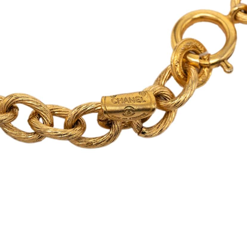 Chanel CC Gold Plated Round Pendant Necklace Gold Metal Very good condition - Box View