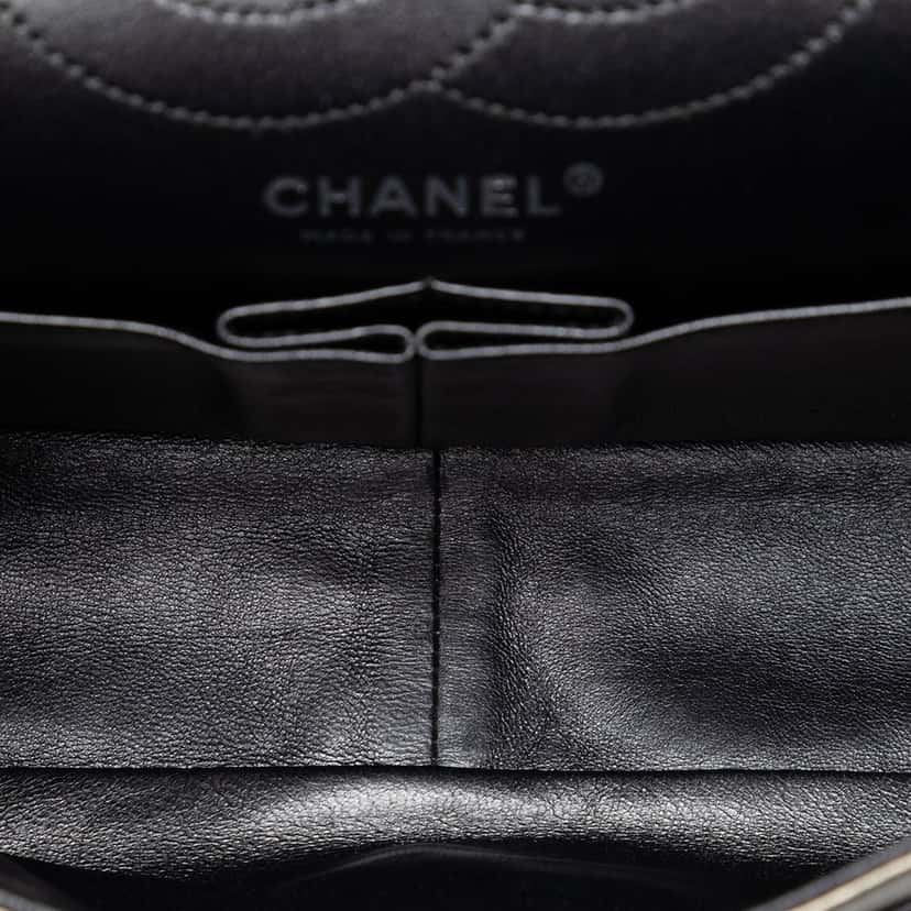 Chanel Quilted Metallic Aged Calfskin Reissue 2.55 Double Flap 226 Gold Leather Very good condition - Model View