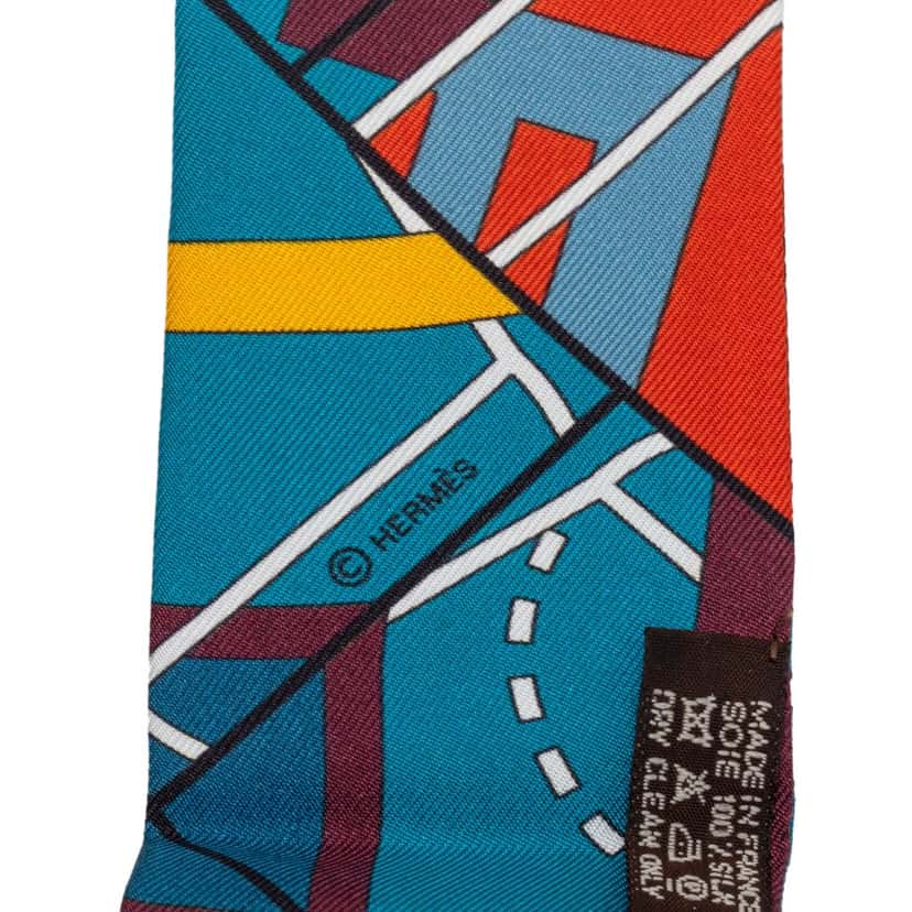 Hermès Sportif Silk Twilly Scarf Blue Very good condition - Model View