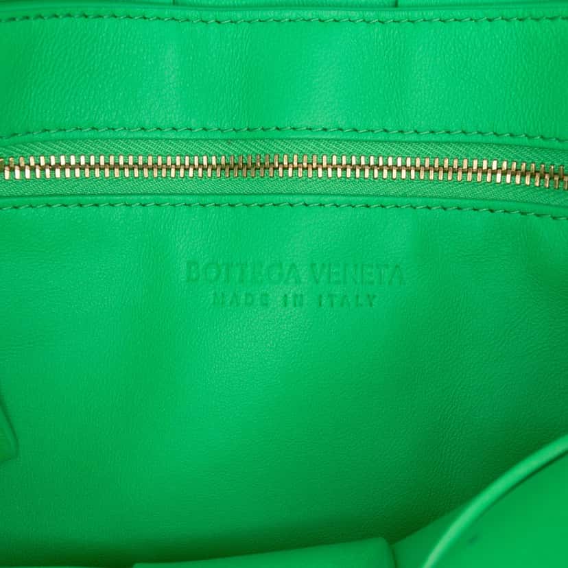 Bottega Veneta Patent Intrecciato Cassette Crossbody Green Leather Very good condition - Box View