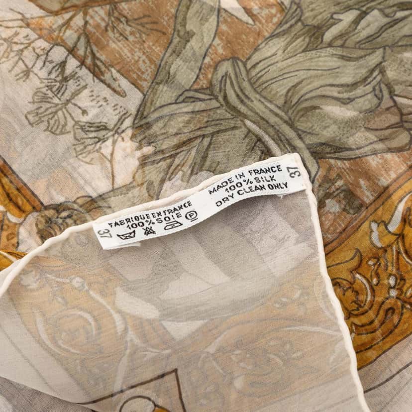 Hermès L'Hiver Silk Scarf 90 Brown Never worn - Inside View