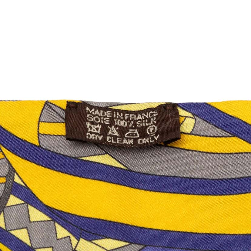 Hermès Les Flots Du Cheval Silk Twilly Scarf Gold Very good condition - Model View