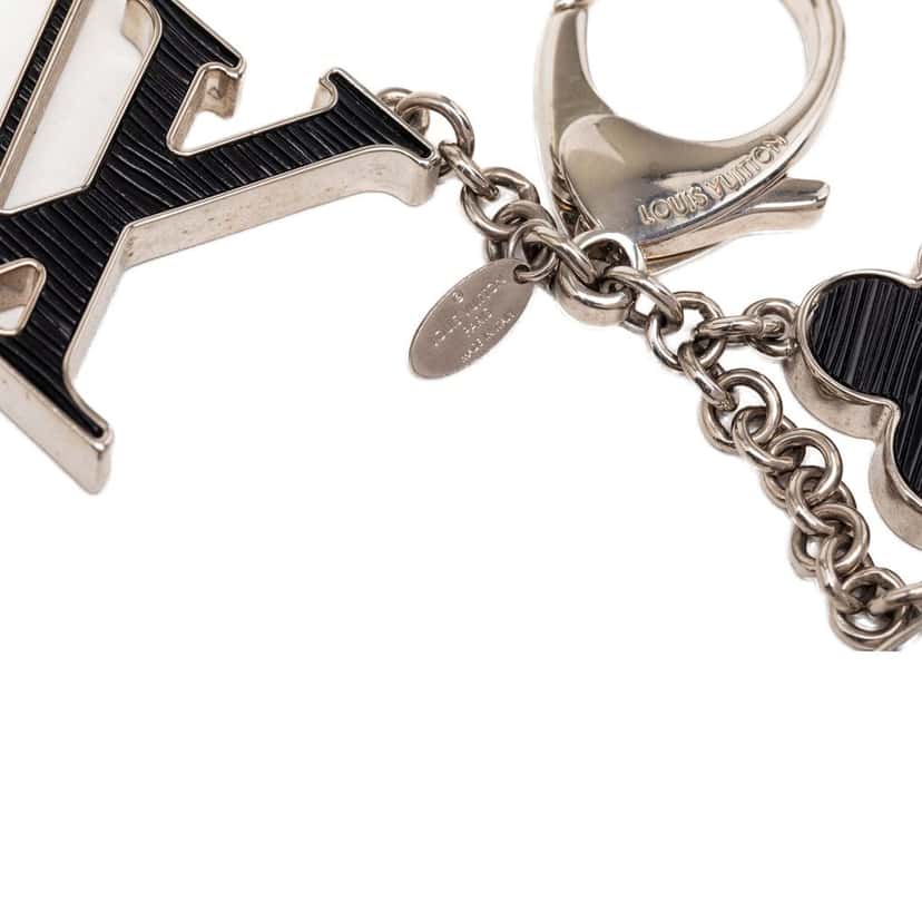 Louis Vuitton Brass Fleur D Epi Bag Charm Silver Metal Very good condition - Model View