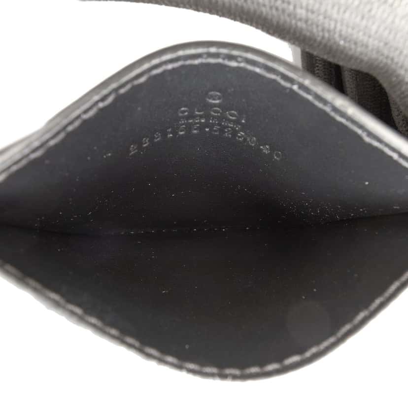 Gucci Multicolor GG Supreme Card Holder Beige Never worn - Model View