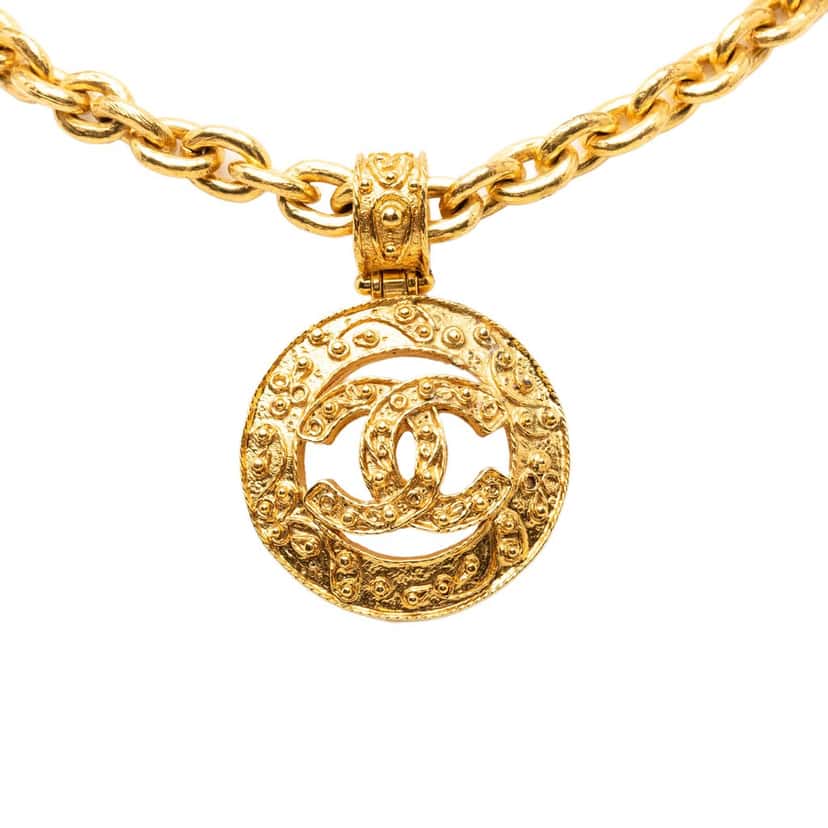 Chanel CC Gold Plated Medallion Pendant Necklace Gold Metal Very good condition - Back View