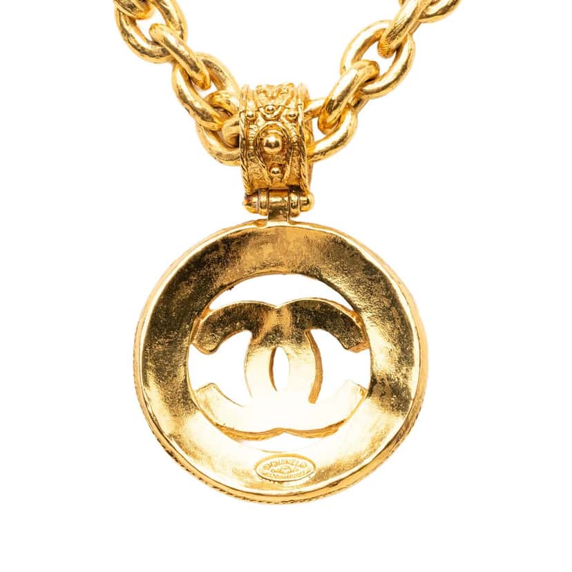 Chanel CC Gold Plated Medallion Pendant Necklace Gold Metal Very good condition - Inside View