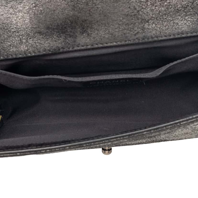 Chanel Old Medium Quilted Suede Chesterfield Boy Flap Black Leather Very good condition - Model View