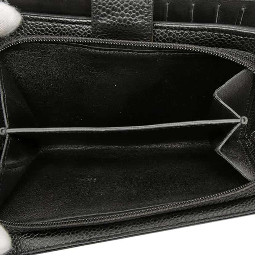 Chanel CC Caviar Bifold Wallet Black Leather Very good condition - Model View