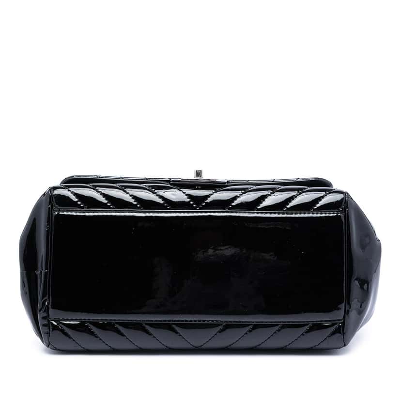 Chanel CC Chevron Patent Accordion Flap Black Leather Very good condition - Inside View