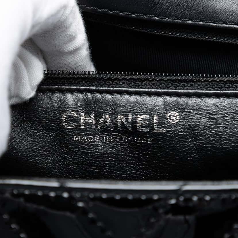 Chanel CC Chevron Patent Accordion Flap Black Leather Very good condition - Box View