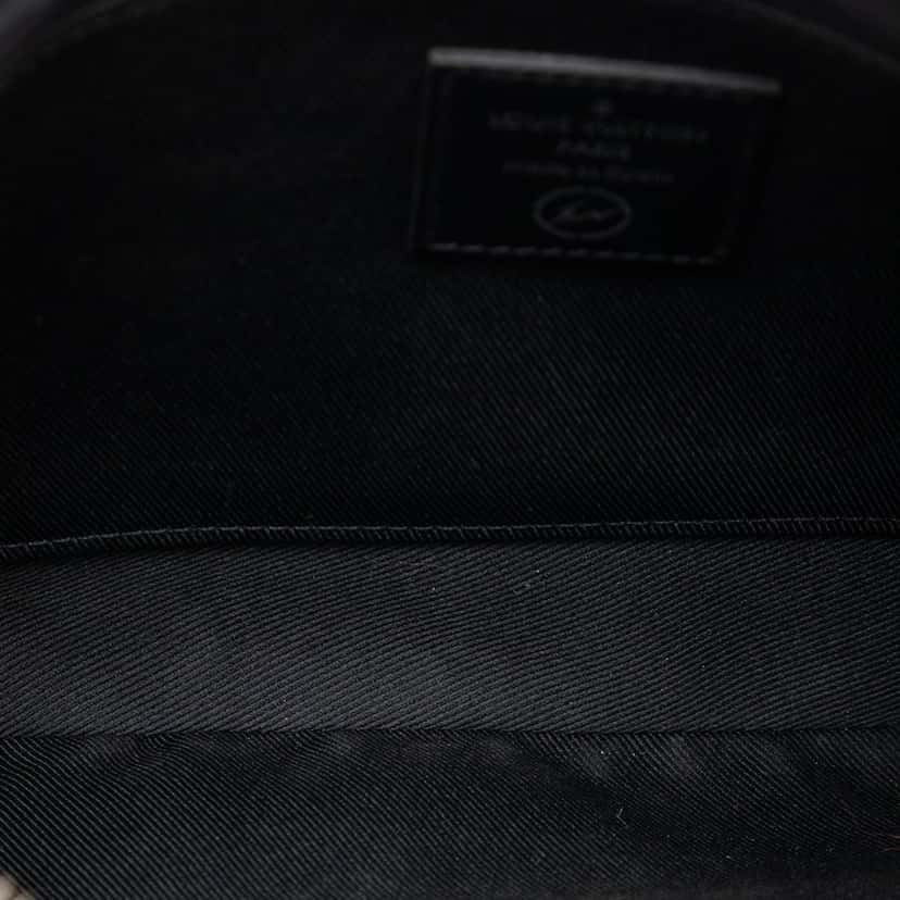 Louis Vuitton Monogram Eclipse Flash Fragment iPad Case Black Very good condition - Model View
