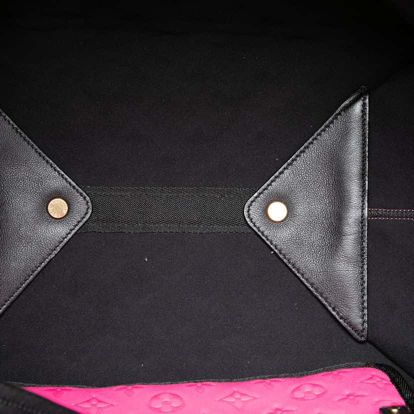 Louis Vuitton Monogram Embossed Neoprene Scuba MM Pink Very good condition - Model View