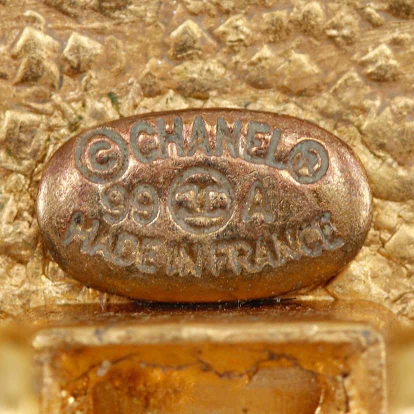 Chanel CC Gold Plated Flower Clip On Earrings Gold Metal Very good condition - Box View