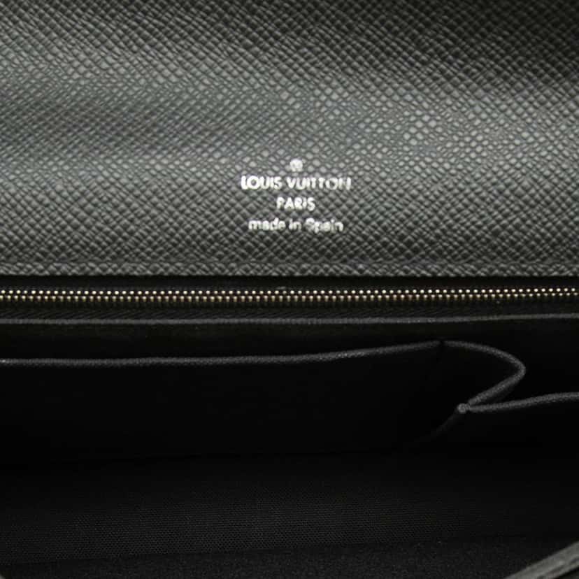 Louis Vuitton Taiga Belaia Clutch Black Leather Very good condition - Model View