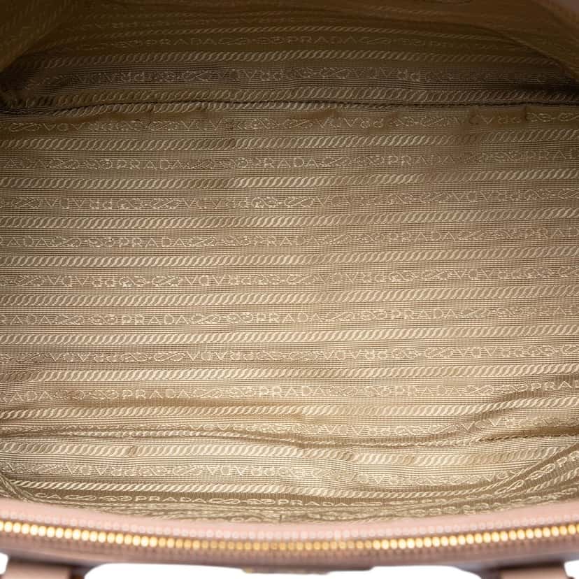 Prada Large Saffiano Lux Galleria Double Zip Satchel Brown Leather Very good condition - Model View