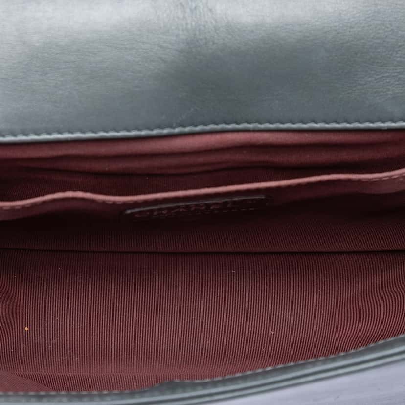 Chanel Old Medium Chevron Lambskin Boy Flap Other Leather Very good condition - Model View