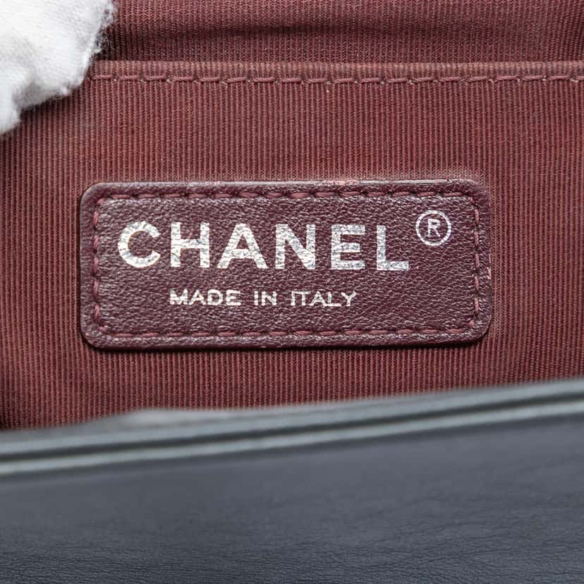 Chanel Old Medium Chevron Lambskin Boy Flap Other Leather Very good condition - Box View