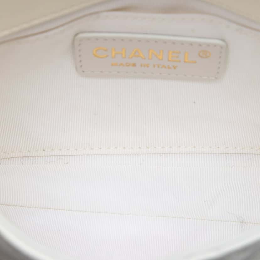Chanel CC Quilted Lambskin Side Packs Flap White Leather Very good condition - Model View