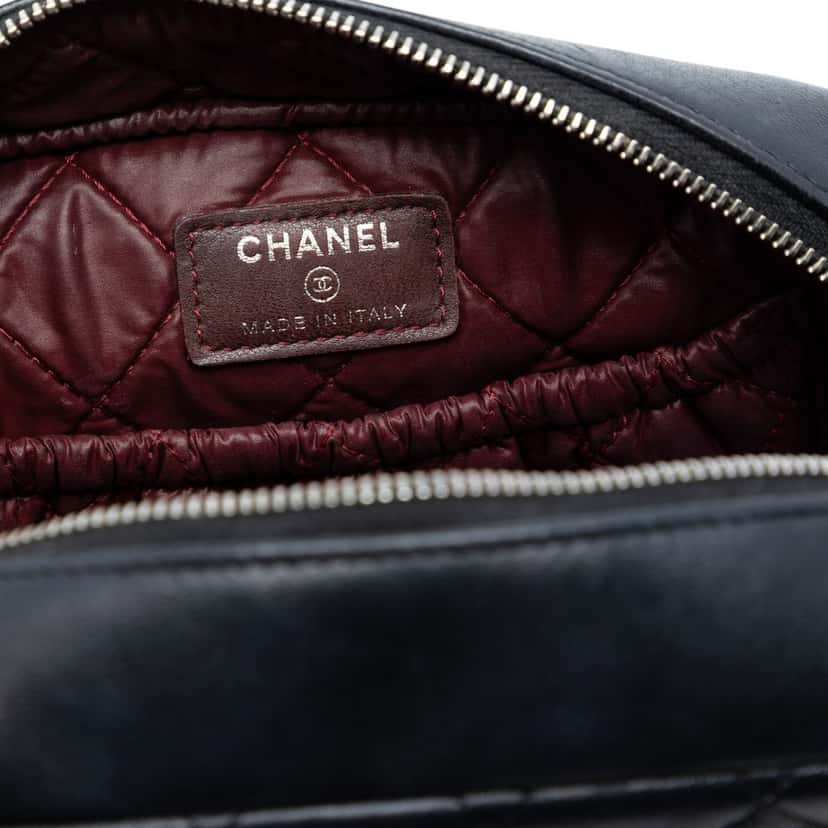 Chanel Medium Curvy Cosmetic Pouch Black Leather Very good condition - Box View