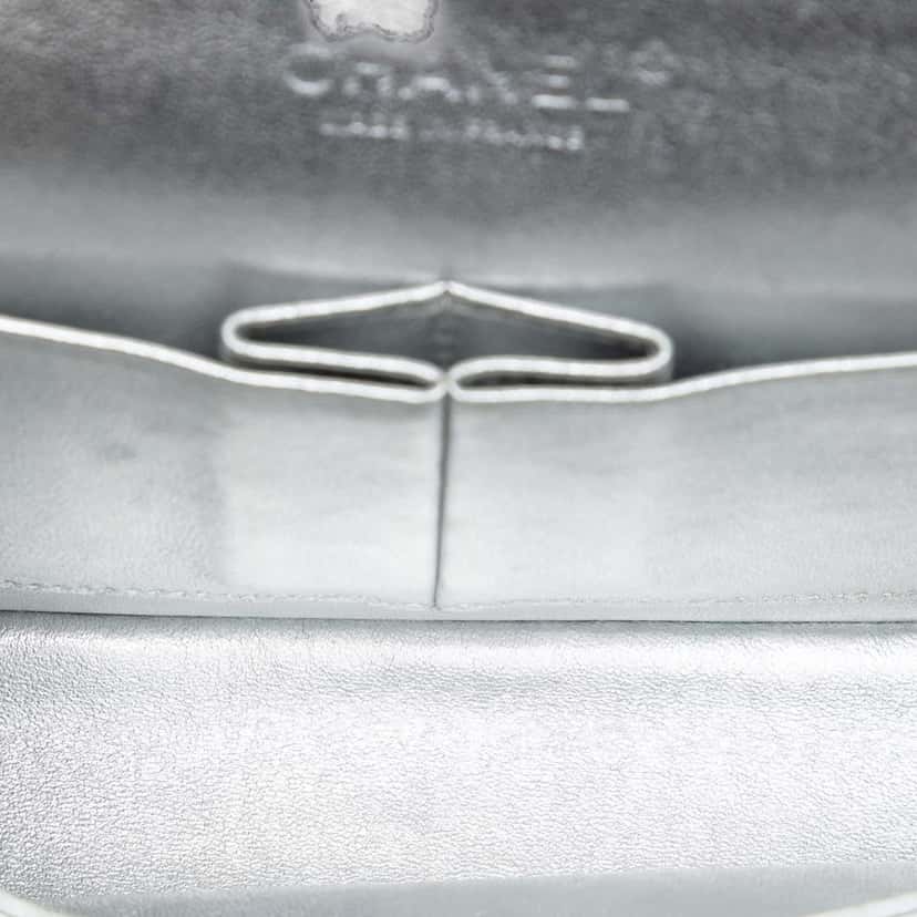 Chanel Medium Classic Metallic Lambskin Double Flap Silver Leather Very good condition - Model View