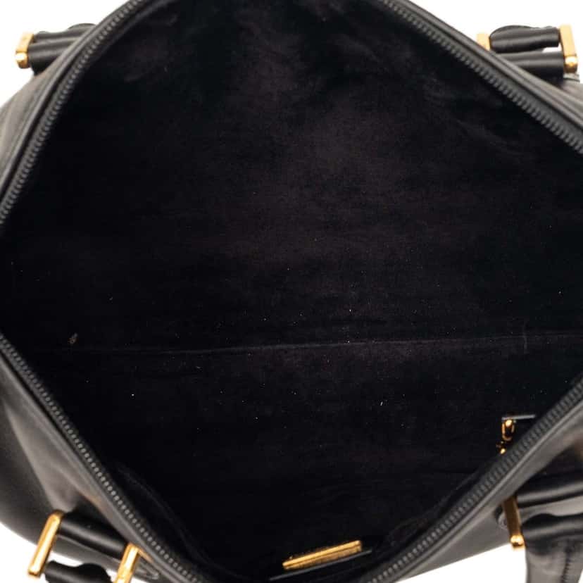 Gucci Calfskin Handbag Black Leather Very good condition - Model View