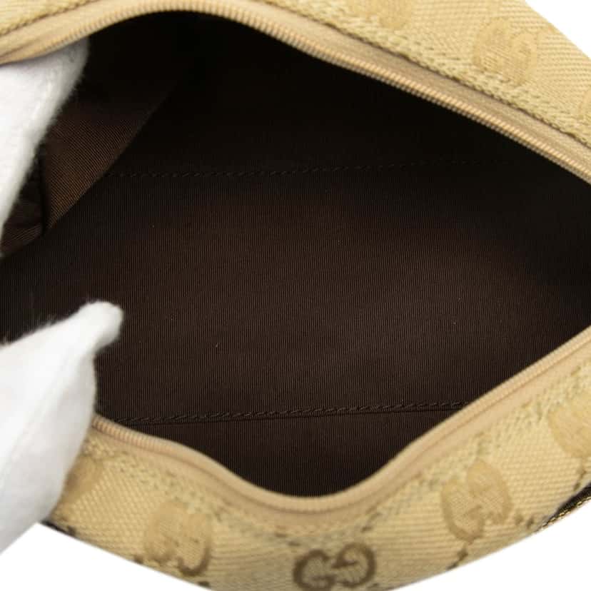 Gucci GG Canvas Shoulder Bag Beige Very good condition - Model View