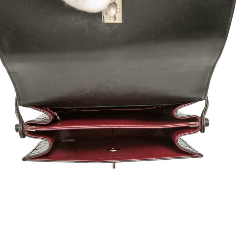 Chanel CC Quilted Lambskin Flap Shoulder Bag Black Leather Very good condition - Model View