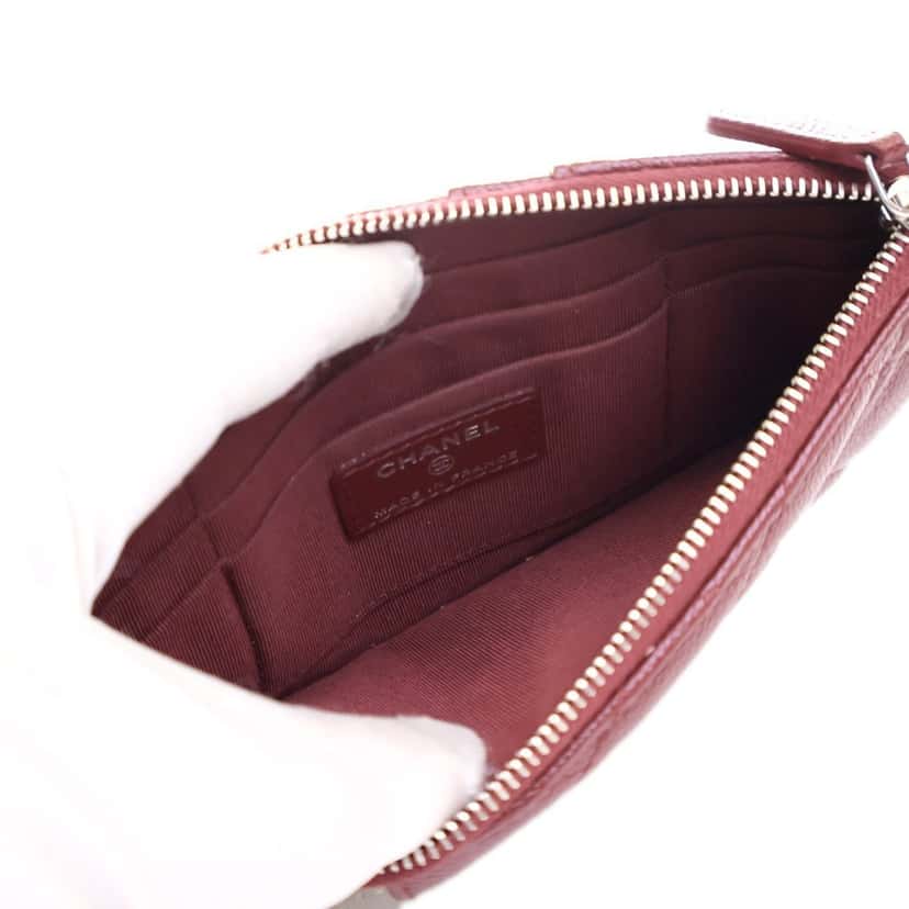 Chanel CC Quilted Caviar Flat Phone Case Wallet Pouch Red Leather Very good condition - Model View