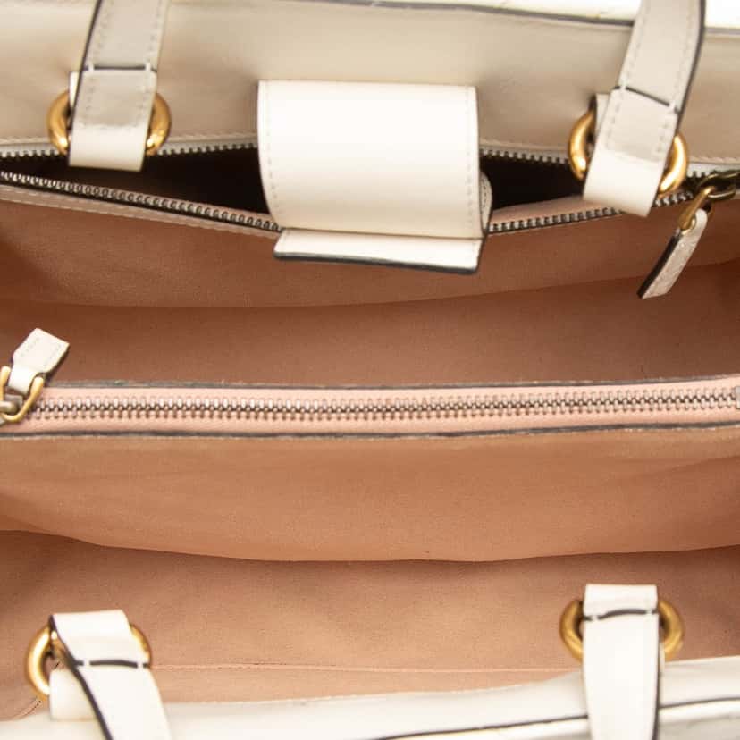 Gucci Small GG Marmont Matelasse Calfskin Satchel White Leather Very good condition - Model View