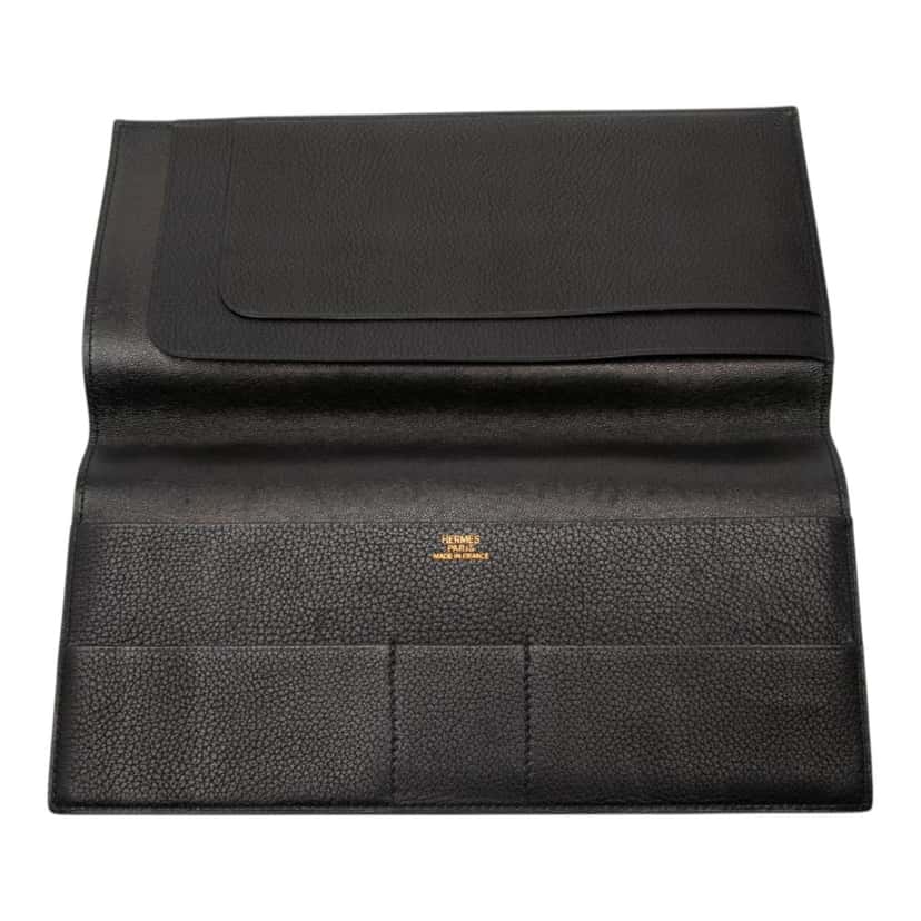 Hermès Leather Bifold Passport Holder Black Leather Very good condition - Model View