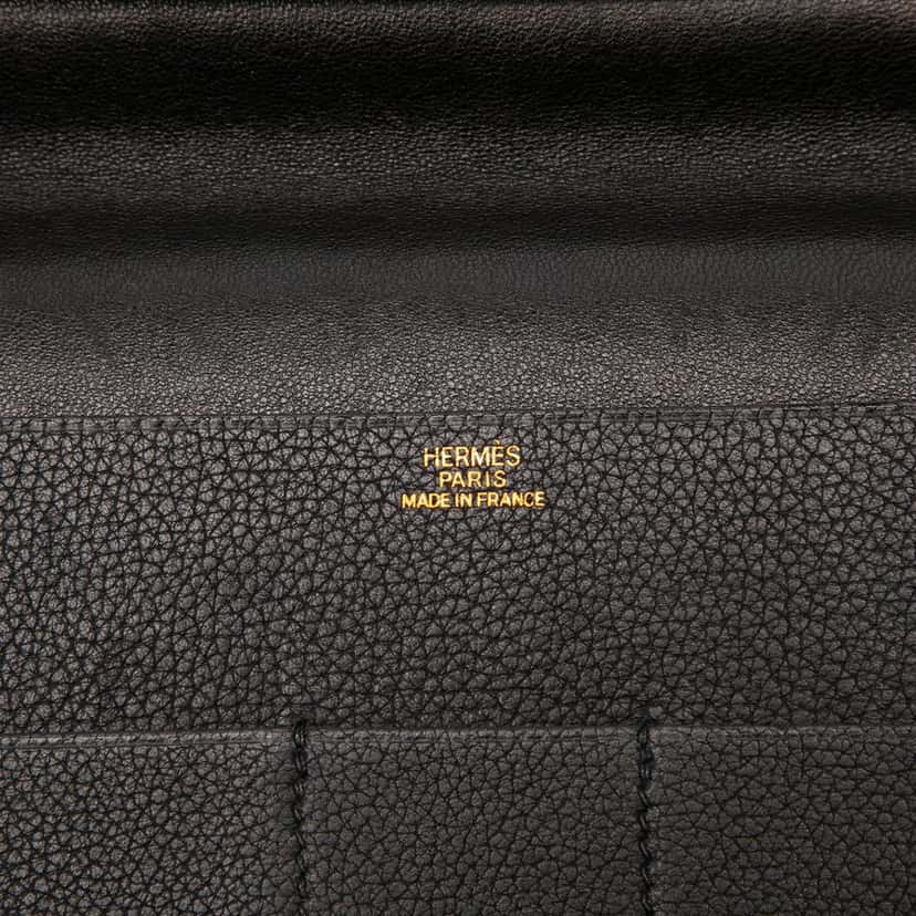 Hermès Leather Bifold Passport Holder Black Leather Very good condition - Box View