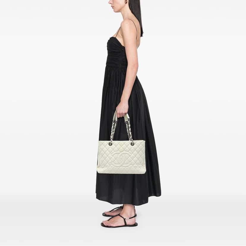 Chanel Caviar Grand Shopping Tote White Leather Very good condition - Box View