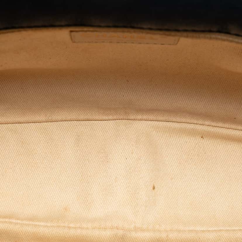 Chanel Quilted Calfskin Chic Quilt Flap Black Leather Very good condition - Model View