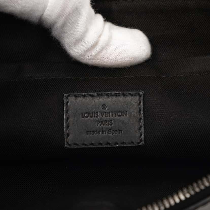 Louis Vuitton Monogram Shadow Discovery Pochette Black Leather Very good condition - Box View