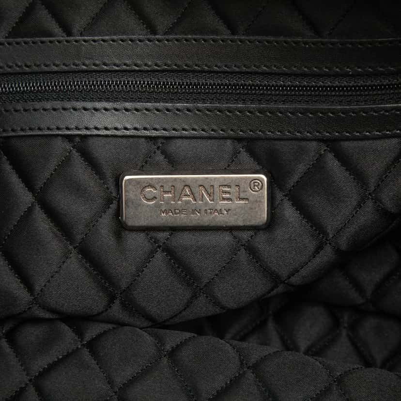 Chanel CC Calfskin Bowler Bag Black Leather Very good condition - Box View