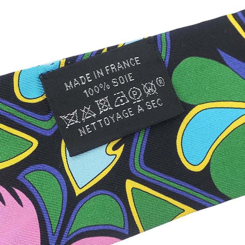 Hermès Folklore Silk Twilly Scarf Black Very good condition - Model View