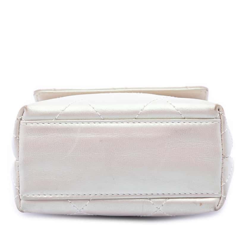 Chanel CC Bicolor Quilted Iridescent Lambskin Ring Handle Bag Beige Leather Very good condition - Inside View